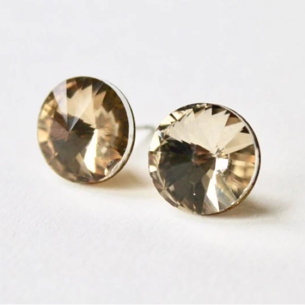 💛 Elegant Crystal Stud Earrings (or FREE AD ON) 💛